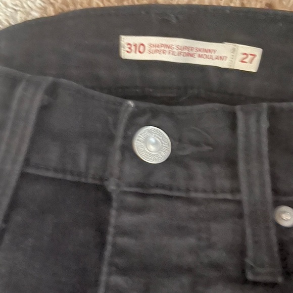 Faded Black Skinny Levi’s - Picture 3 of 5